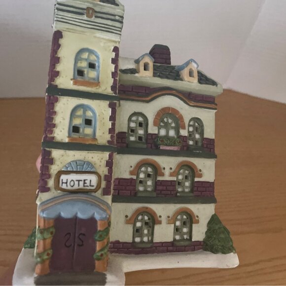 Grandeur Noel Snow Flake Village Hotel and Jeweler Christmas Hand Painted 1994 - Picture 8 of 14